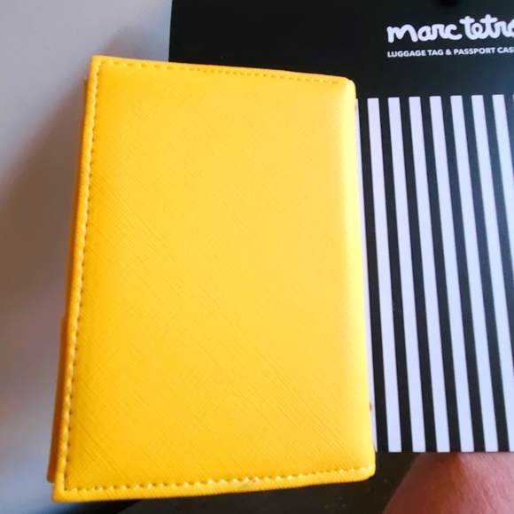 Marc Tetro Dachshund Passport holder and luggage tag set NEW - Picture 2 of 4